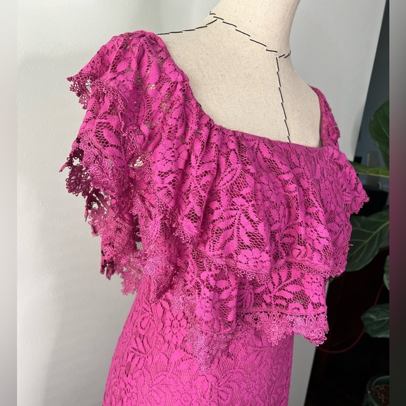 Lulu’s Jaclyn Magenta Lace off the shoulder midi crocheted dress lined size M - Picture 5 of 10